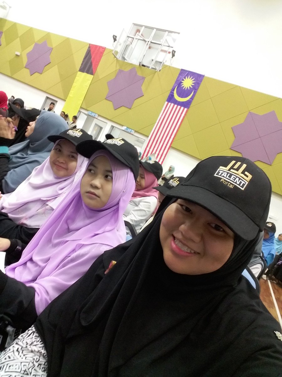 alina_bakri's tweet photo. Now with en hanafi a.k.a en Haha bout HALAL TALENT PORTAL #hafos17 #nicecap #slotHDC https://t.co/wjwkoO4Yc0