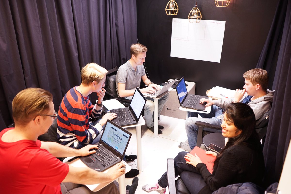 Teamwork at #OPxCowork <a href="/SWOulu/">Startup Weekend Oulu</a>! We are present with <a href="/merinomade/">Meri Sørgaard</a> who's mentoring before pitching starts 😀 Good luck, teams! #StartupWeekend ✅