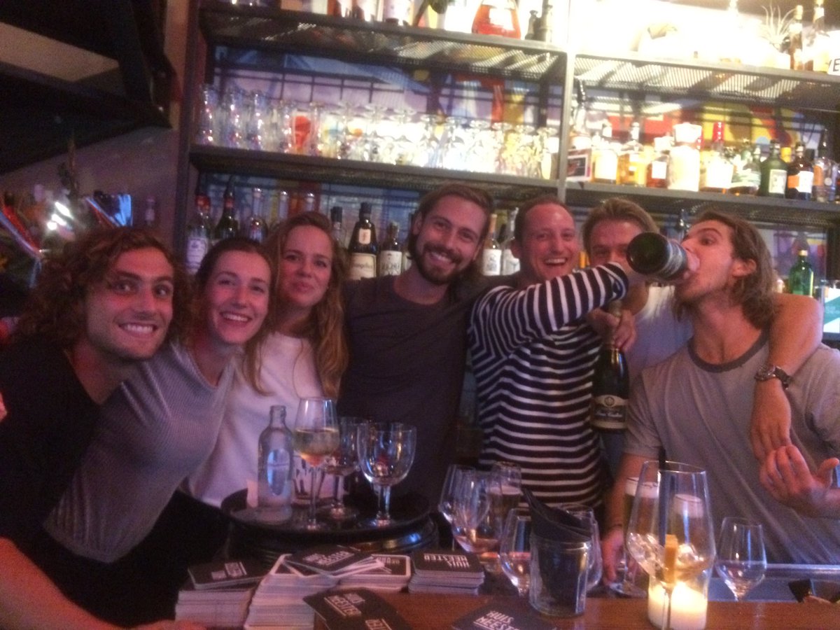 DisDoncChampagn's tweet photo. 🍾vrijdag was de @huismeester op de meent in R'dam 1 jaar✨🍾 Ben je in de buurt ga proosten met deze über coole quapo's en guapa's. ✨Champopo✨ https://t.co/tRDwQTQedH