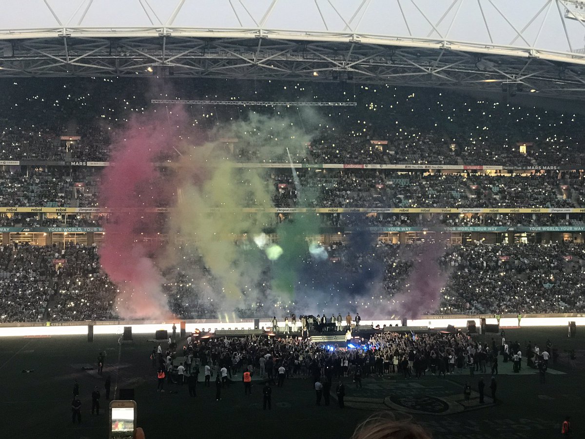anewts91's tweet photo. 🌈 #NRLGF https://t.co/CxmImvv975