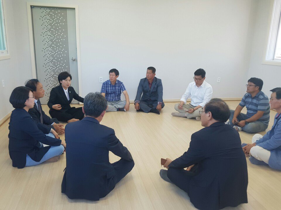 bestwest1967's tweet photo. 풍성한 한가위를 앞두고 광천터미널 귀성객인사, 재래시장보기, 지역어르신들 찾아뵙기 등 바쁘게 뛰어다니고 있습니다! 더불어민주당 좋아요, 양향자최고님은 더 좋아요 하시며 먼저 다가오시는 시민여러분들 덕분에 마음이 뜨끈뜨끈한 정으로 한가득! https://t.co/LeBEh8uprP