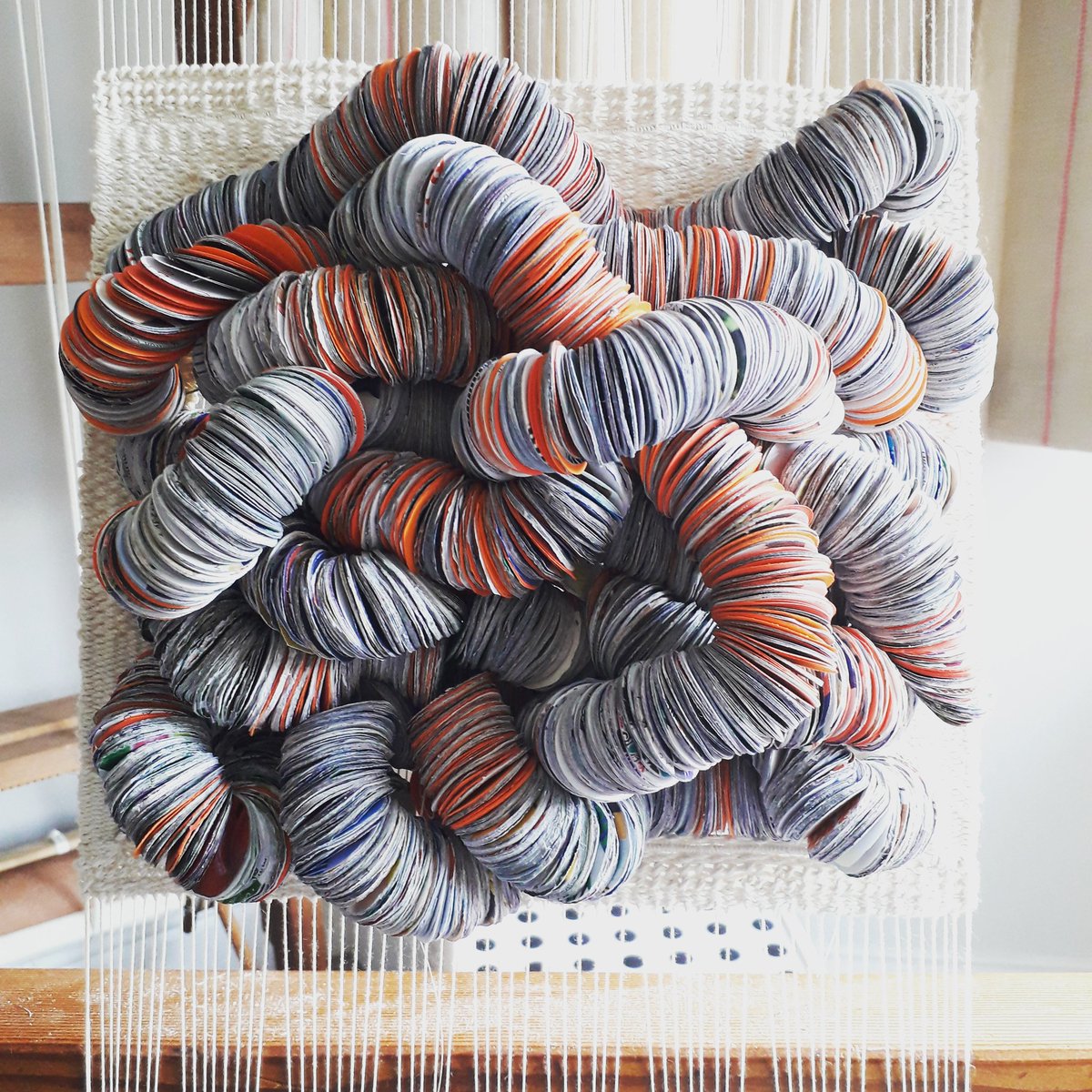 janevwalkley's tweet image. Lots of rules broken in making this piece. Lessons learnt and probs to solve. #tapestryweave #industrial #cables