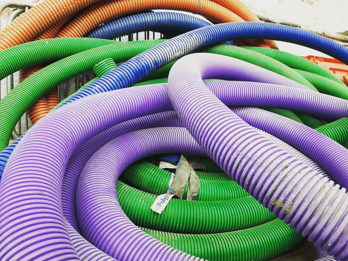 janevwalkley's tweet image. Lots of rules broken in making this piece. Lessons learnt and probs to solve. #tapestryweave #industrial #cables