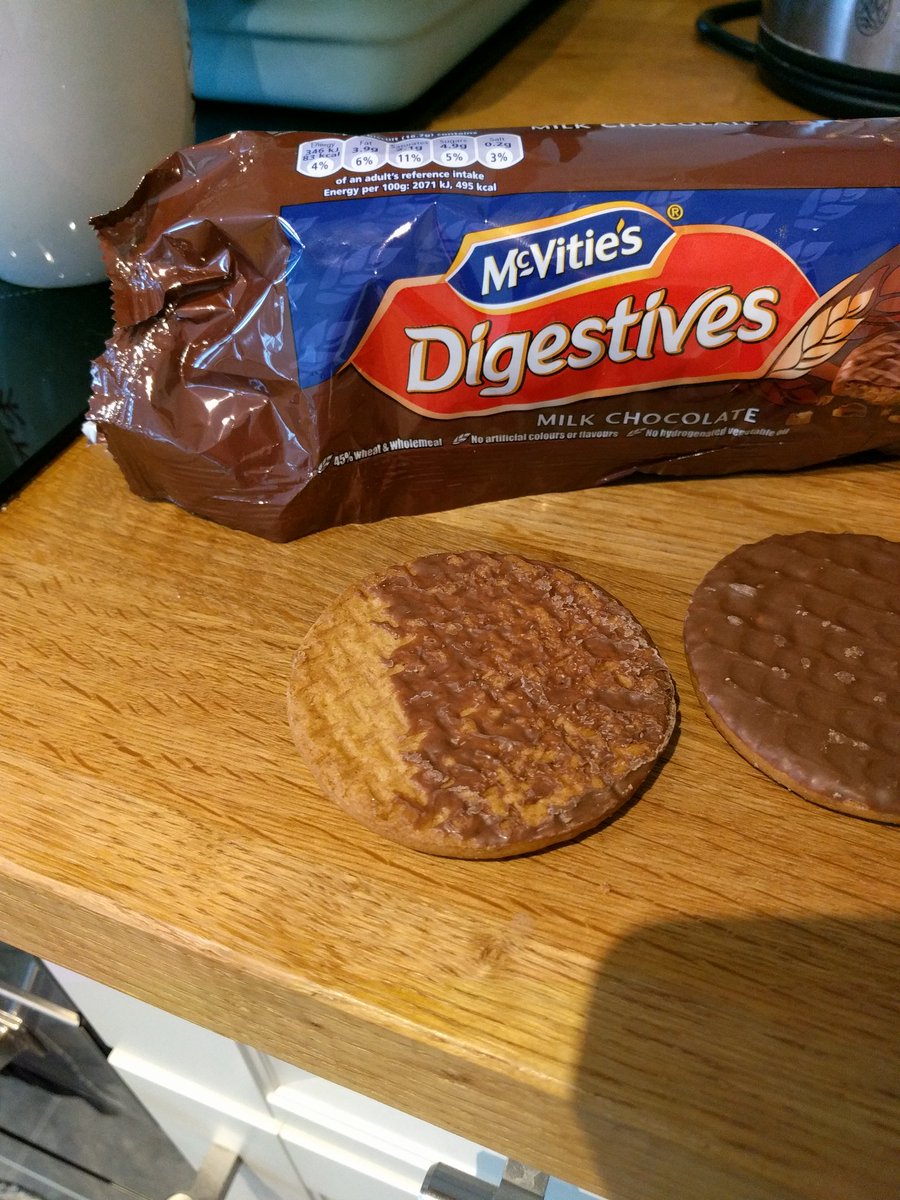 atommyb's tweet photo. @mcvitiesuk this Choc Digestive was a disappointing accompaniment to my morning tea 🍫🍪😭 https://t.co/d33aNWbQrc