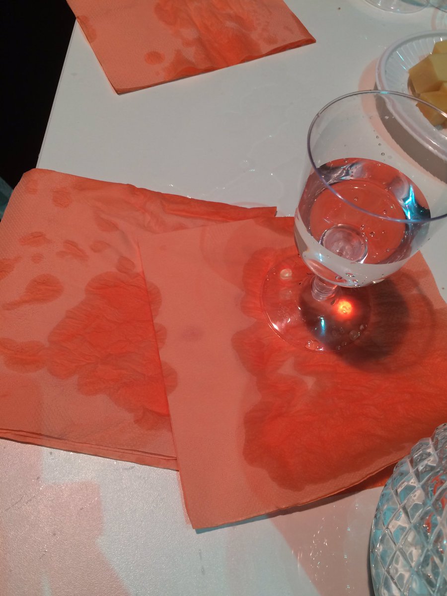 Bartimeus_noord's tweet photo. Eerste waterballet van vandaag meteen bij de eerste gast in ons Grand Café! #genieteninhetdonker #LeefEvent @MartiniPlaza #Bartiméus https://t.co/URgLimScco