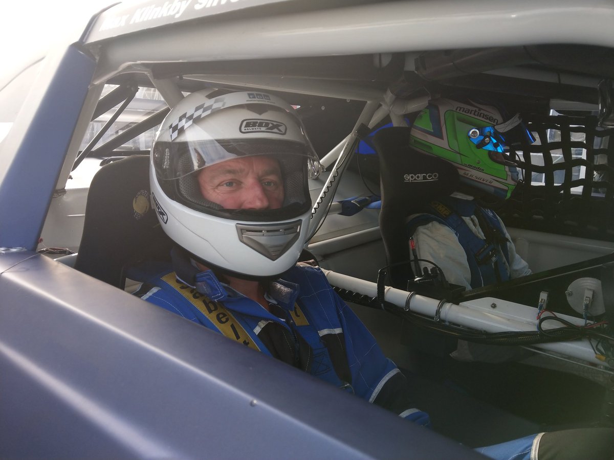TeamFlexlease's tweet photo. Tid til warm-up. Max har en glad gæst med i sin 2-sædet DTC racer https://t.co/DSDBjSZaDD