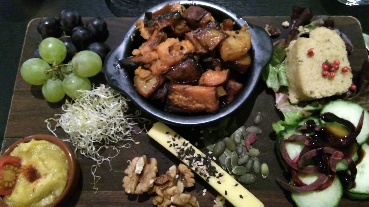 ElenaNalon's tweet photo. Definitely the address for seasonal & organic plant-based meals in #Strasbourg: #Velicious. Dogs welcome, warm atmosphere. Recommended https://t.co/Wo9VRbXxJr