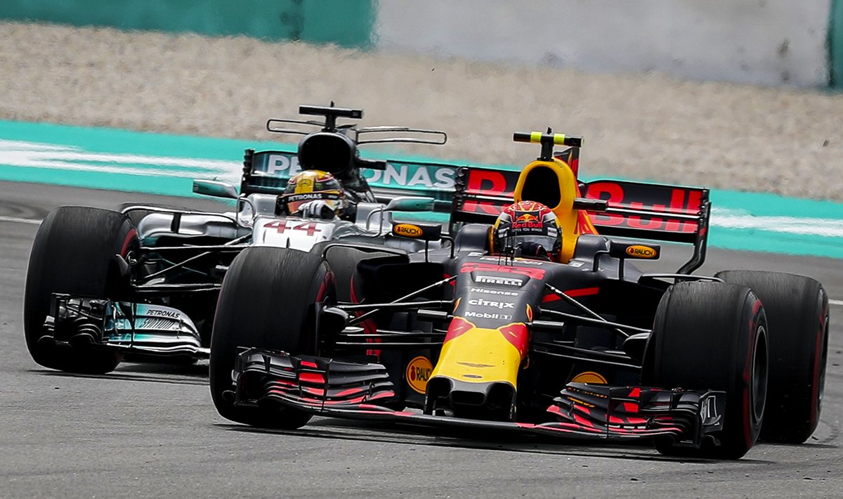 RTLGP's tweet photo. MAX VERSTAPPEN WINT DE GRAND PRIX VAN MALEISIË!!! https://t.co/bOXP6siqSj #RTLGP #F1 https://t.co/MQ6H0shztF