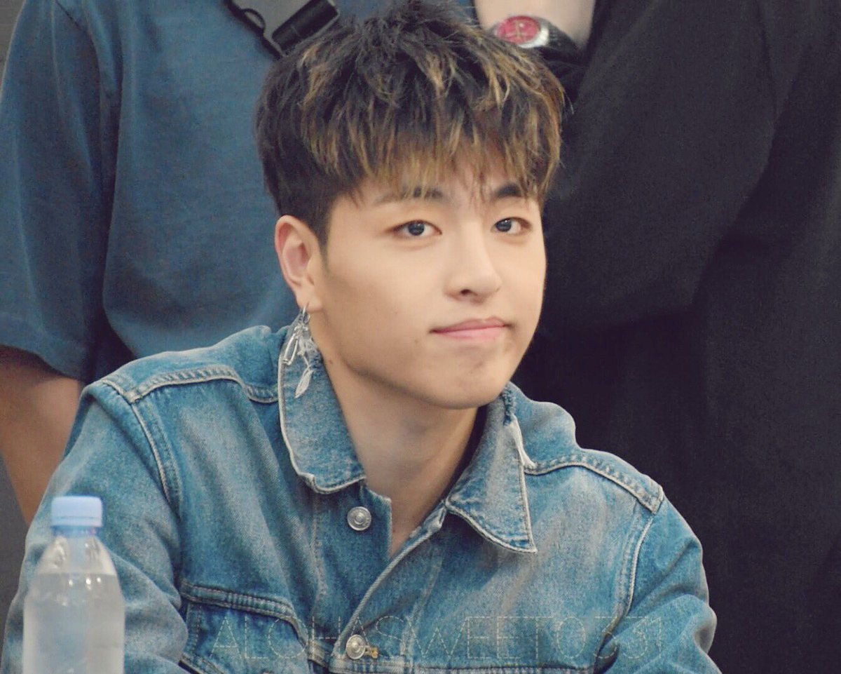 ALOHASWEET0331's tweet photo. 20170701
📍Yeongdeungpo
FAN SIGN EVENT♡

I like these pics too😍🤣😳
#iKON #아이콘 #준회 #구준회 
#JUNE #junhoe #ジュネ https://t.co/Y8VEMGWDzE