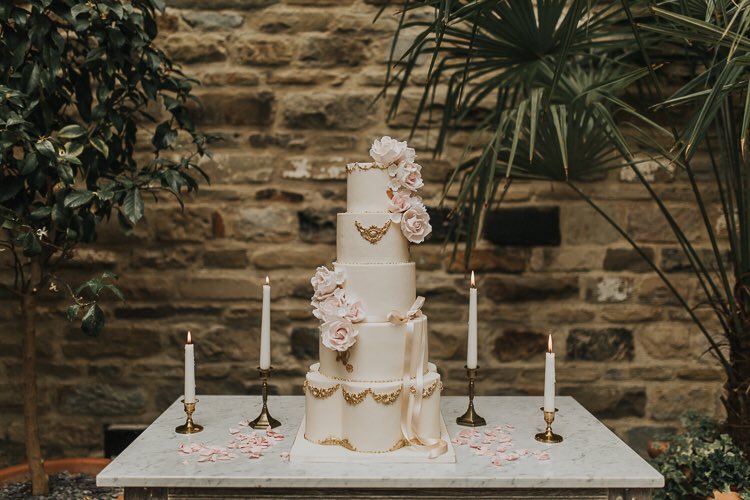 W_W_WeddingBlog's tweet image. Asian Fusion Wedding Ideas // whimsicalwonderlandweddings.com/natural-elegan… thanks to @LianneGPhoto