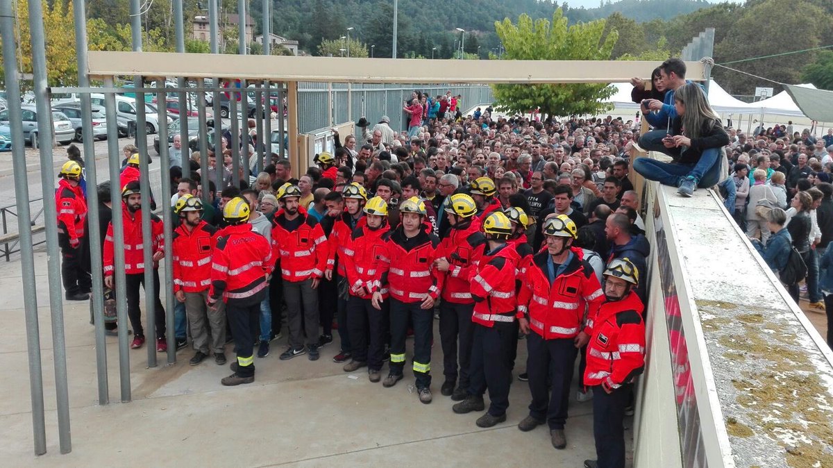 Trickstersworld's tweet photo. When governments fear the citizens, there is liberty.
When citizens fear the government, there is tyranny!
#CatalanReferendum https://t.co/OZOanLrrA6