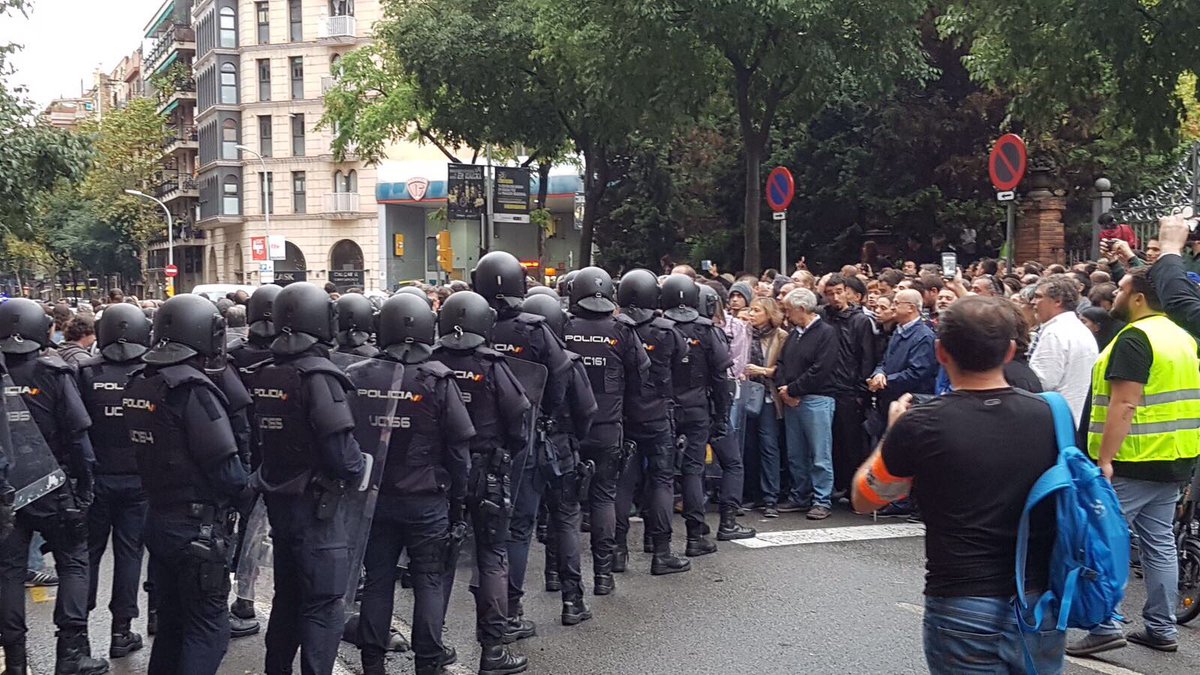 Trickstersworld's tweet photo. When governments fear the citizens, there is liberty.
When citizens fear the government, there is tyranny!
#CatalanReferendum https://t.co/OZOanLrrA6