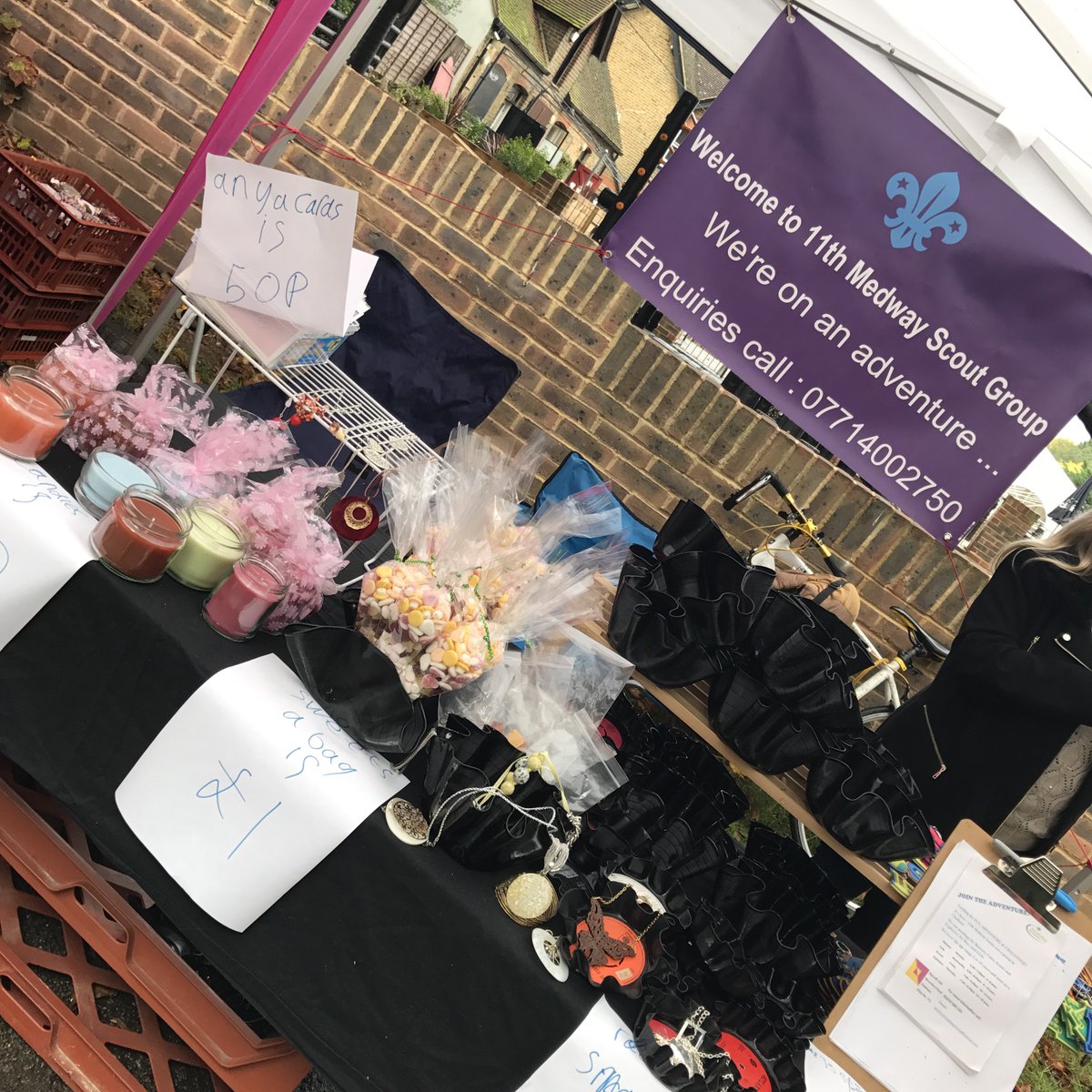CapstoneFmMrket's tweet photo. Don’t let the rain stop you from popping to the market today ! We are here until 1 and the pub are all stocked up bacon baps @WaggonatHale https://t.co/alLFE7HO5t