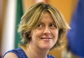 nessunoindietro's tweet photo. Qualcuno avvisi la #Lorenzin che purtroppo il Ministro della Salute è lei.
E non la #Raggi. https://t.co/0HK89TtE7a