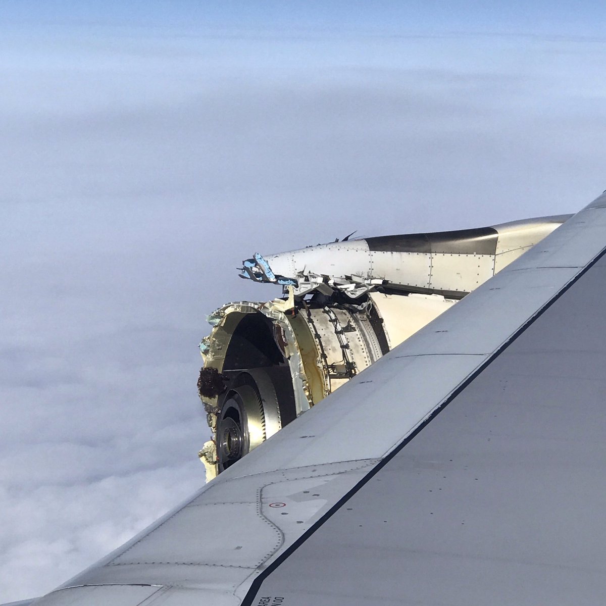 mdoschenk's tweet photo. Merci aux 3 pilotes ainsi qu'à tout l'équipage de #AF66 pour leur travail remarquable malgré la situation pénible pour tous ✈️ @airfrance https://t.co/gVcEpP7vtN