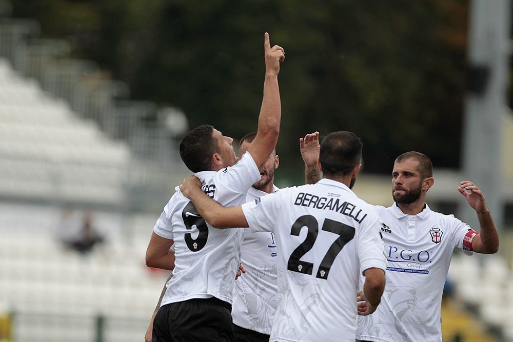 magica_pro's tweet photo. #SONDAGGIO – Vota il migliore di #ProVercelliCesena 5-2! https://t.co/Vo8WFGJNyj (Foto @Iguan89) #SerieB #PrvCes #CalcioVero #LNPB https://t.co/1sDnfZZkdy