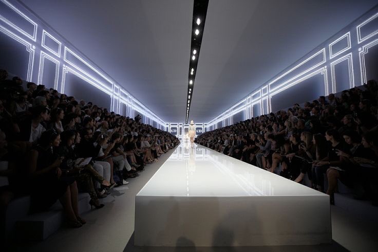 FashNerd's tweet image. Is Artificial Intelligence Ready to Rule the Runway 10ng.co/AIrunway  #AI #MFW #PFW #FashionTech #ArtificialIntelligence #NYFW #PFW17