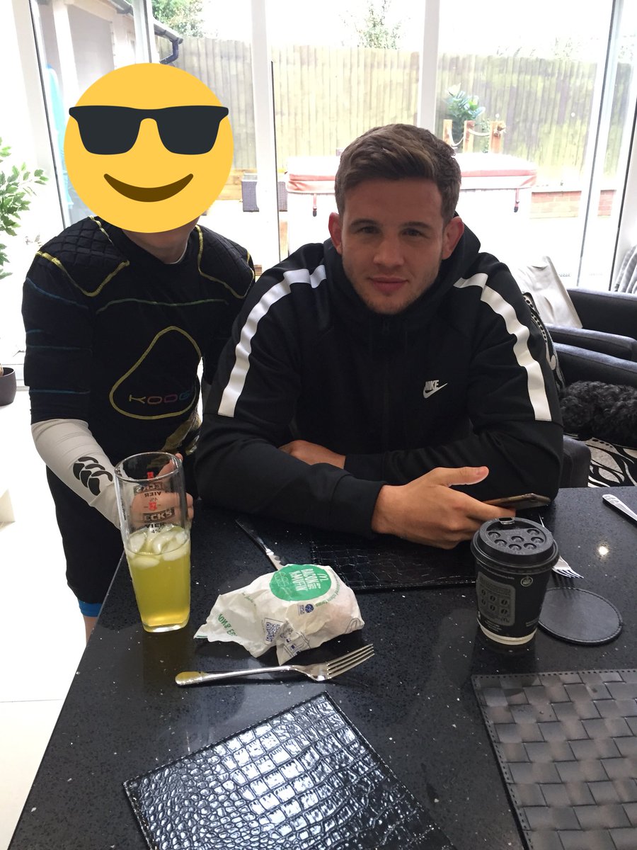 KobiRees's tweet photo. Breakfast with man of the match🏉👍 https://t.co/w8hEGvrvti