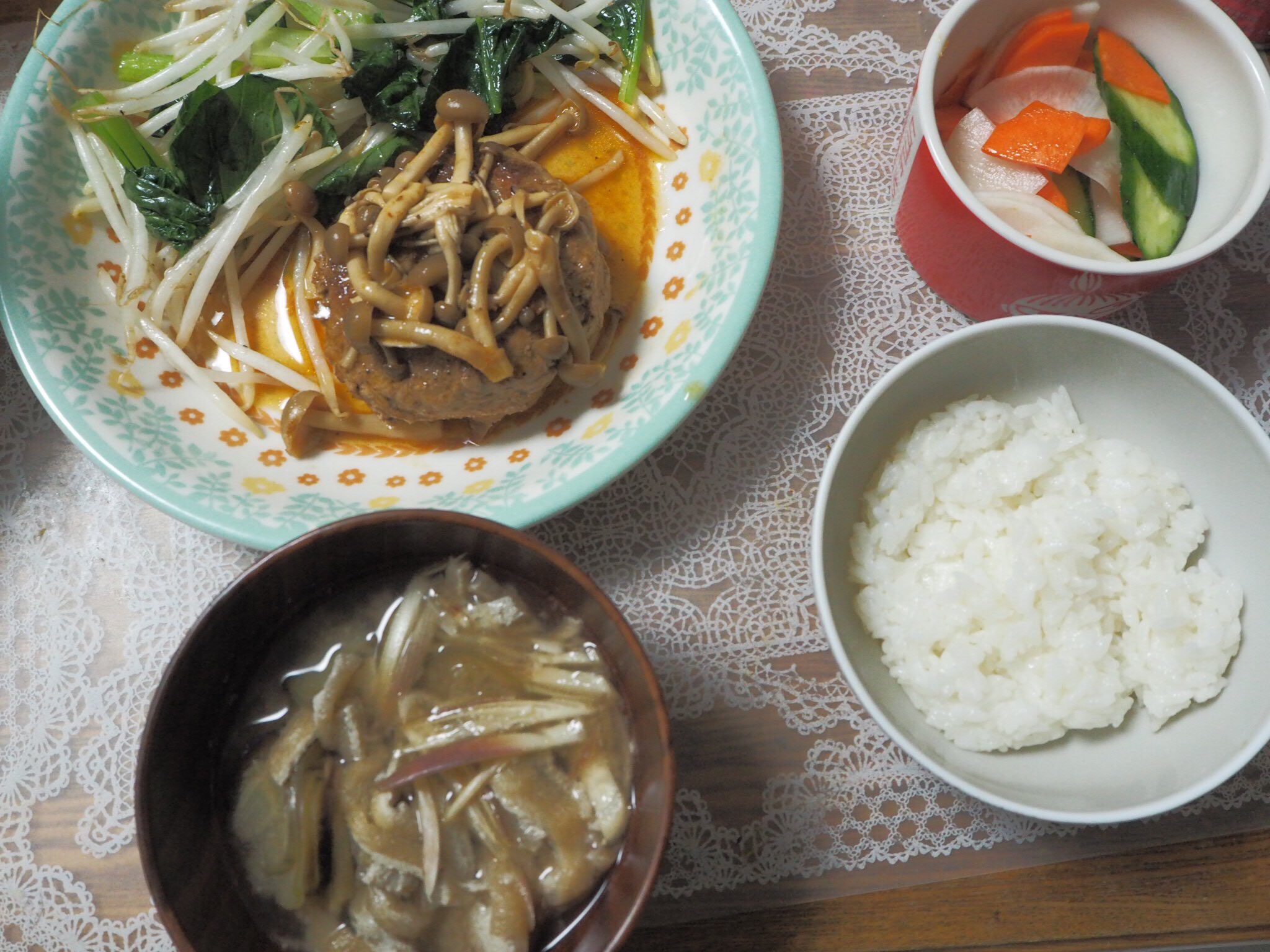 りんごぱい きのう何食べた4巻25話の献立を再現してみました 煮込みハンバーグはちゃんと仲間で火が通ってるか心配しなくていいのでらくですね きのう何食べた 再現料理 漫画飯 T Co Ybsgqwlndk Twitter