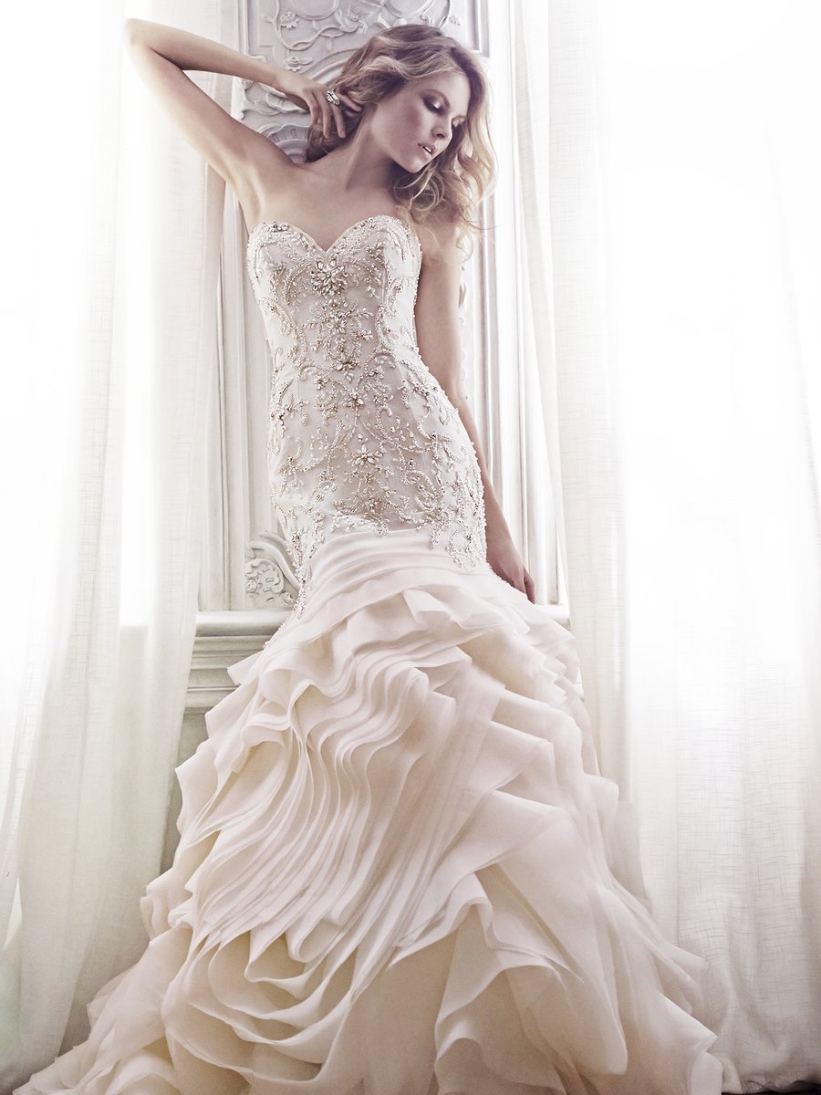Due to a full appointments we're extending the £99 gown #sale until next weekend.  Call 01295 254621 now to book an appointment #Banbury