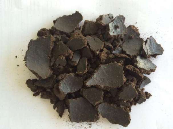 mathrubhumi's tweet photo. Identify fake neem cake (veppin pinnakku) with a simple trick https://t.co/a3fjXLQSaL #neemcake #organicfarming https://t.co/jHNABcS3qv