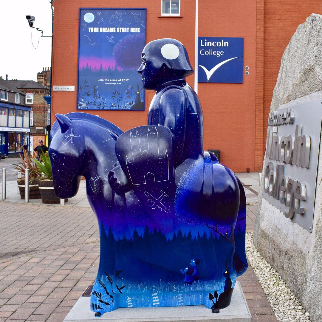 CeZar0905's tweet photo. From blank canvas to auction raising a fantastic £4200 thanks to @chestnuthomes! My knights journey is done! ✨🌙 #LincolnKnights https://t.co/L7E5CM24Xb
