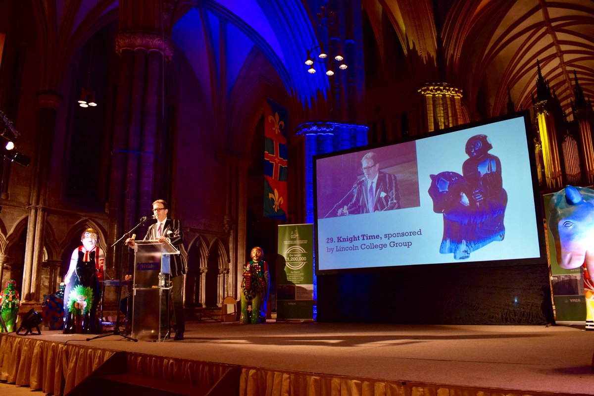 From blank canvas to auction raising a fantastic £4200 thanks to <a href="/chestnuthomes/">Chestnut Homes</a>! My knights journey is done! ✨🌙 #LincolnKnights