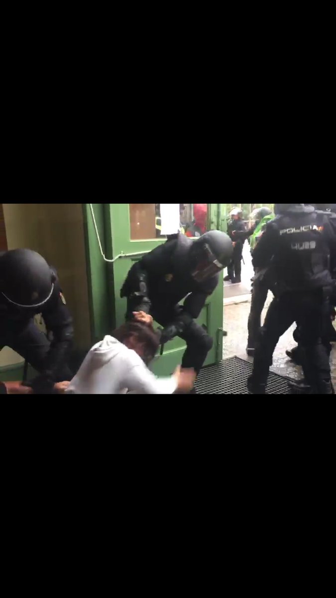 crespais's tweet photo. @marianorajoy @324cat #referendumCat #RajoyDIMISION #CatalanReferendum #referendumCat https://t.co/CiMzvlMc71