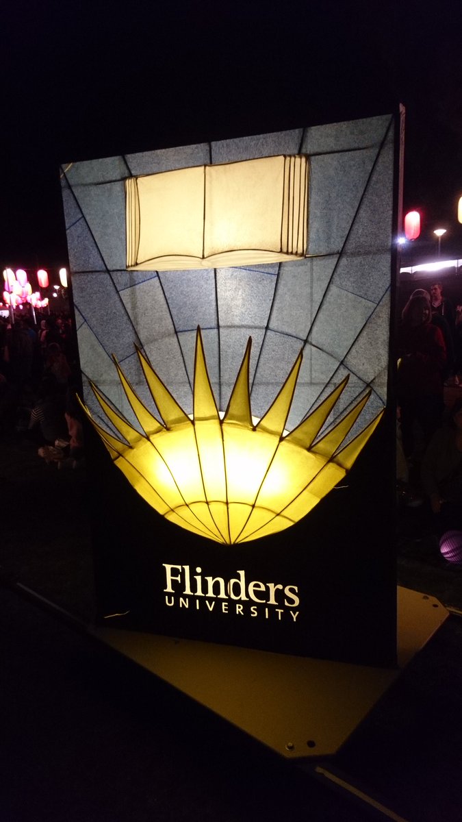 PriyambudiS's tweet photo. #Indonesian students carried a @Flinders' lantern at @OzAsiaFestival #Moonlantern #TerimaKasih @jokowi @TurnbullMalcolm @jembatantweets https://t.co/f6llObzgMW