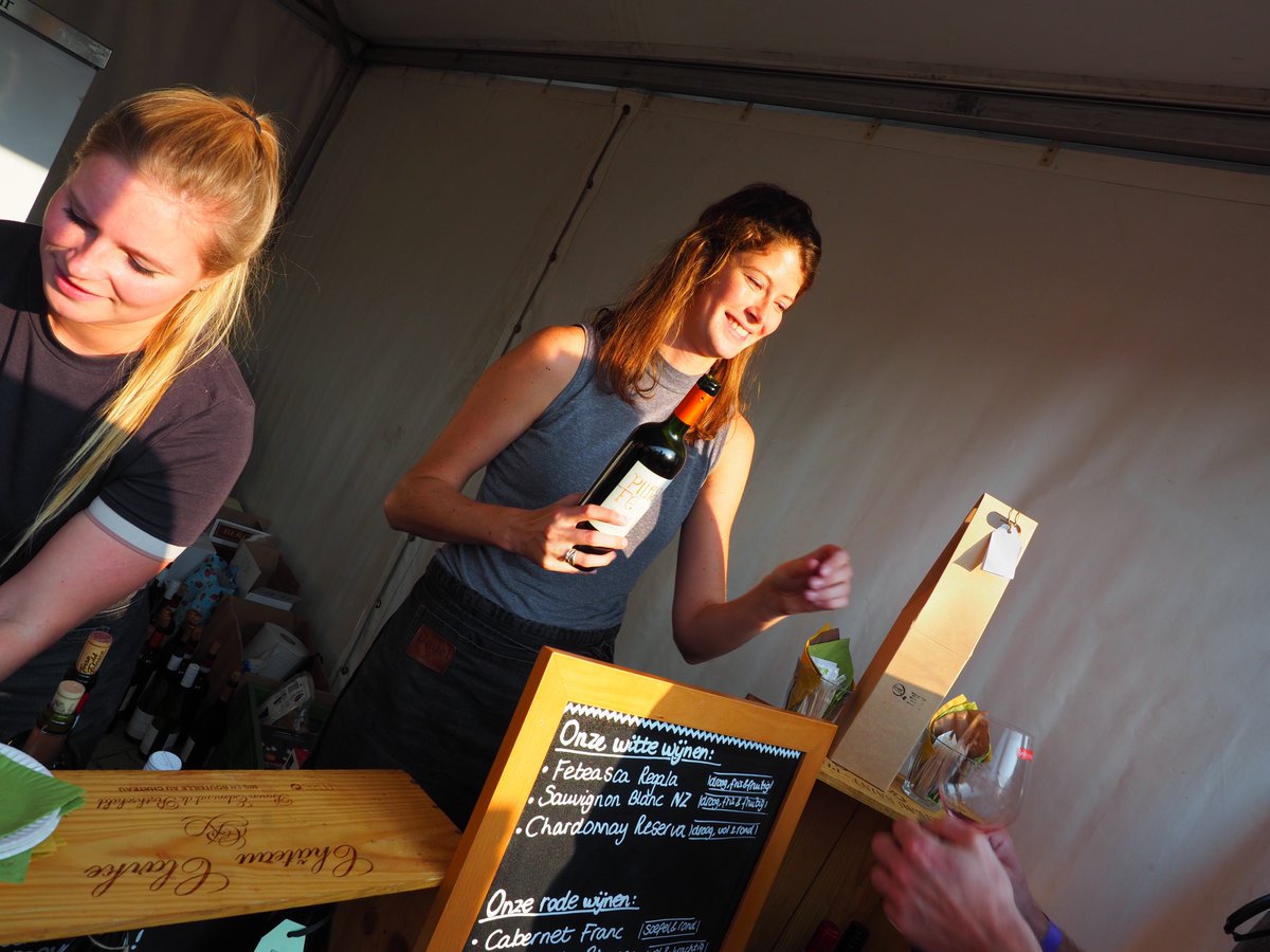 HetWijncentrum's tweet photo. Een terugblik op de #wijnfeesten #groesbeek. De #passie is duidelijk merkbaar. #pinotnijmegen #womenonwine #sintannawijn #decolonjes #wijn https://t.co/g7IzPNKAoS