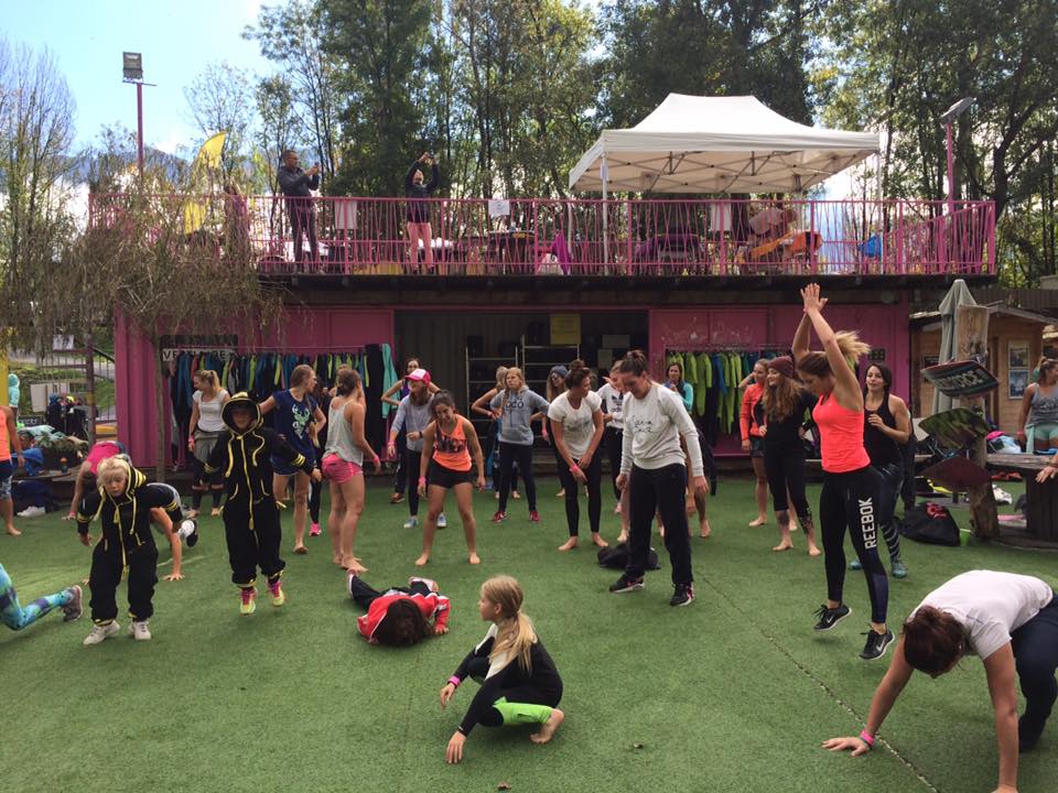 FFSNW's tweet photo. #ChicksonTour
C'est parti au @WAM_WakePark pour une journée Glisse et Fille
#Jumpsuit
#Wakeboard #Cable #AmbitionOlympique #PassionGlisse https://t.co/Dmyc21ttGt