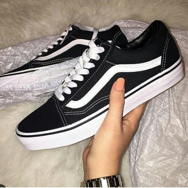 Marthena_B's tweet photo. VANS😍 https://t.co/5A0hBneNxp