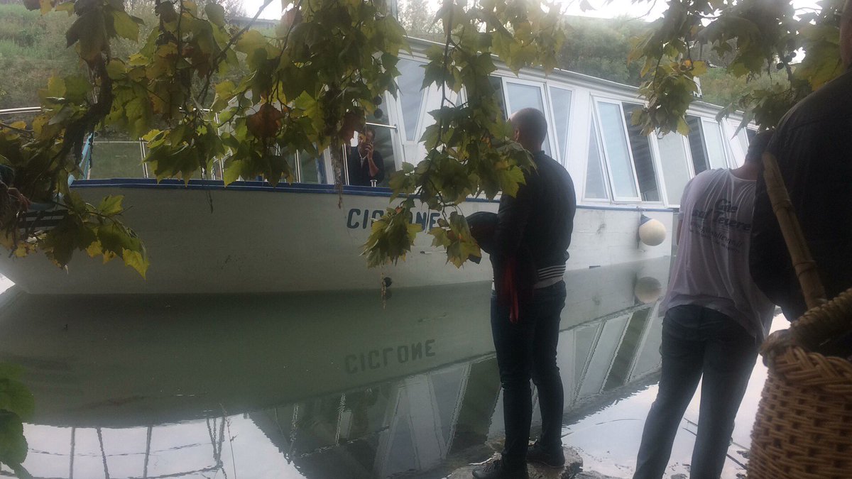 Naufragio sul #Tevere. Comandante bravissimo, stiamo bene. <a href="/LaRepubblica_it/">La Repubblica It</a> <a href="/LaStampa/">La Stampa</a> <a href="/IlMsgitRoma/">IlMessaggeroitRoma</a>