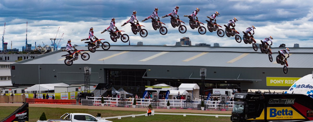 Furmware's tweet photo. Finally home and getting some edits done #royalmelbourneshow #showtimefmx #canon #panasonicgh5 #lightroom #photoshop https://t.co/54CK3alTBU