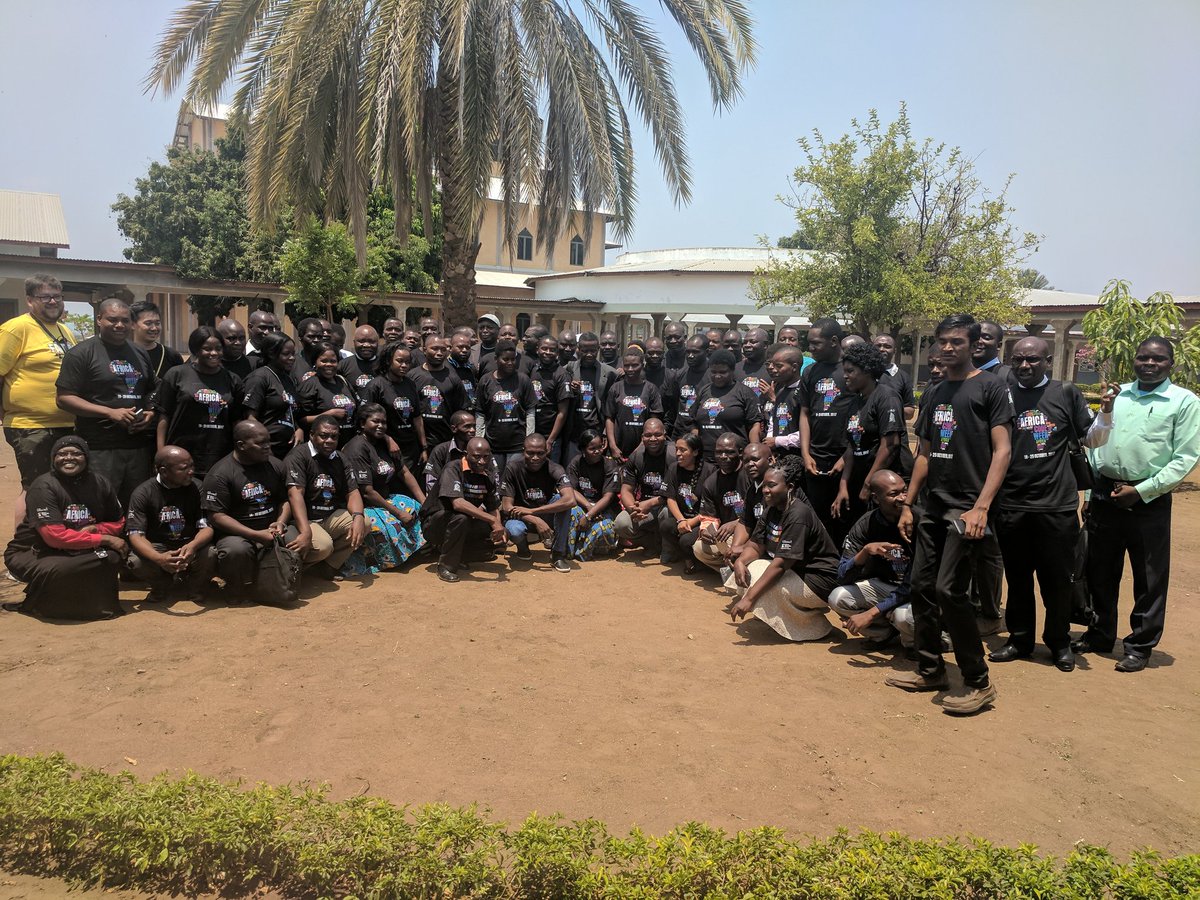 mHubMW's tweet photo. This is just one class for Sunday morning! We have more teachers waiting for the afternoon sessions. @ScienceCentreCT @SAPAfrica #AfricaCodeWeek2017 https://t.co/38tyLGKCoQ