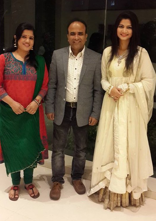 SuyogEvents's tweet image. Talented #Marathi actors #SamirChaughule,@BhaktiBr &amp;amp; Singer @Arohi_km during #ComedyChiBulletTrain Live show @ #Daman 
Artist managed by @SuyogEvents