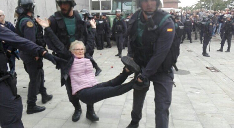 DeclanKearneySF's tweet image. #CatalanReferendum
Violent repression of democracy by the Spanish state is democracy denied.
#FrancosLegacy
