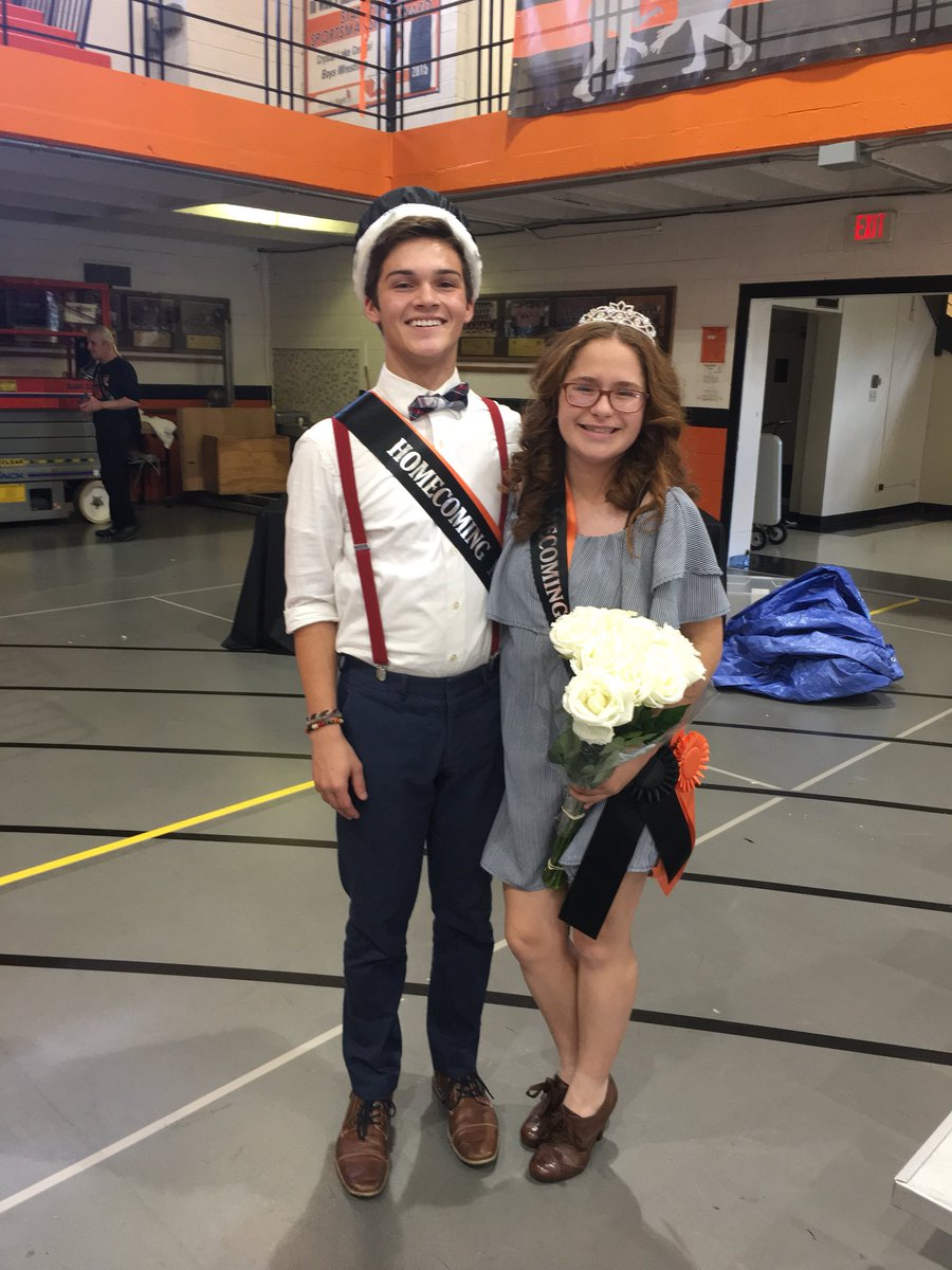 StuCoCLC's tweet photo. What a week! Thanks for making Homecoming 2017 a great one Tigers! #WERCLC #D155Inspire #CLCGameOn https://t.co/d6QZkOd7ED