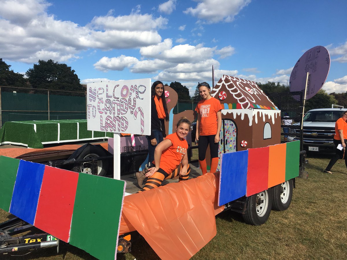 StuCoCLC's tweet photo. What a week! Thanks for making Homecoming 2017 a great one Tigers! #WERCLC #D155Inspire #CLCGameOn https://t.co/d6QZkOd7ED