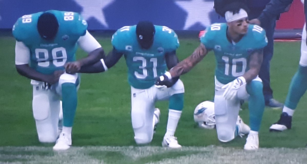 Miami Dolphins stand for British anthem, kneel for American in London