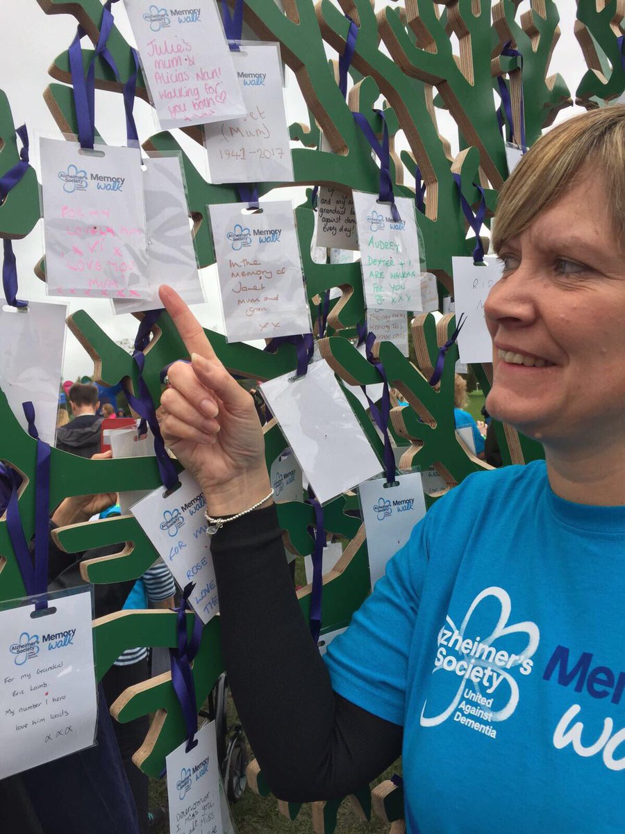 Dolly_dolby's tweet photo. πVery proud of my big cousin Jackie & the Super 6 sparklers @alzheimerssoc #memorywalk2017 Reading πAuntie Vi π @PlayupPompey1 https://t.co/Swru4EoKen