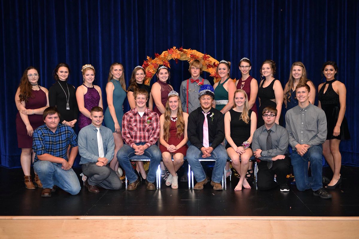 NehringKim's tweet image. Congrats to the king and queen. McKenna Nehring and Reed Guenther. This is the class of 2018.... Just missing 8 kids.