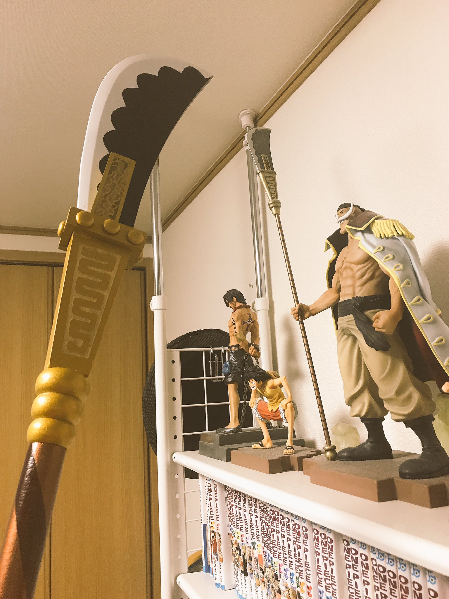 たつにぃ ハロウィンコスプレ用 白ひげ ワンピース 武器 薙刀 羅刹 組み立てたよお でけー お金が貯まることで有名な 金ブタさん 縦12cm と比べてみると 圧巻やねww 白ひげ 羅刹 薙刀 One Piece たつにぃ ハロウィンコスプレ用 白ひげ ワンピース 武器 薙刀 羅刹 組み立てたよお でけー お金が貯まることで有名な 金ブタさん 縦12cm と比べてみると 圧巻やねww 白ひげ 羅刹 薙刀 One Piece