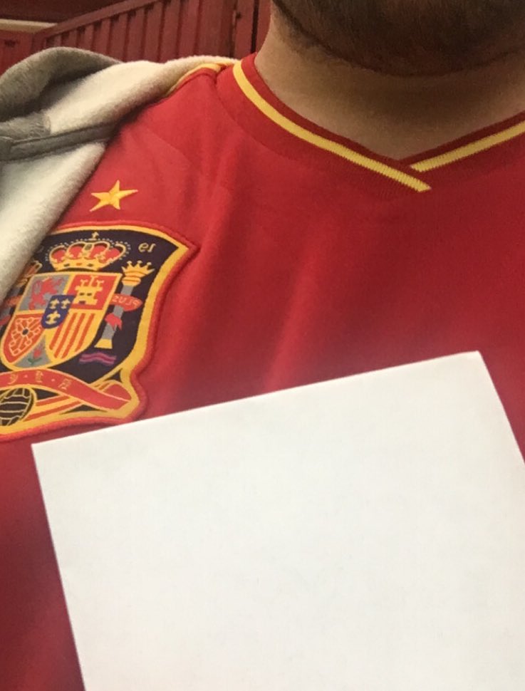 A_Garcia20's tweet photo. He ido a votar, he ido así vestido, y ¿sabéis que? NO HA PASADO NADA. Legal o ilegal NADIE NOS QUITARÁ LA DEMOCRACIA #CatalanRederendum https://t.co/ZkFr71fJWW