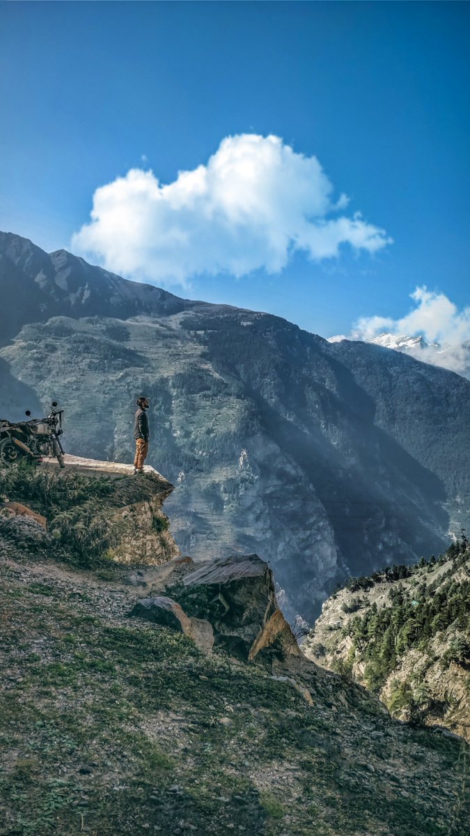 isa_khan10101's tweet photo. Travel allows me to realize that there are far bigger things than my problems.
#suicidepoint #kalpa #rohgi #himachalpradesh #travelindia https://t.co/eWxEpnEqfE