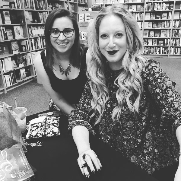 _AlpacaAmy_'s tweet photo. Can't believe this happened yesterday...so happy I got to meet @LBardugo #languageofthorns #sixofcrows #books #schulerbooks https://t.co/0RqEBbFzmg