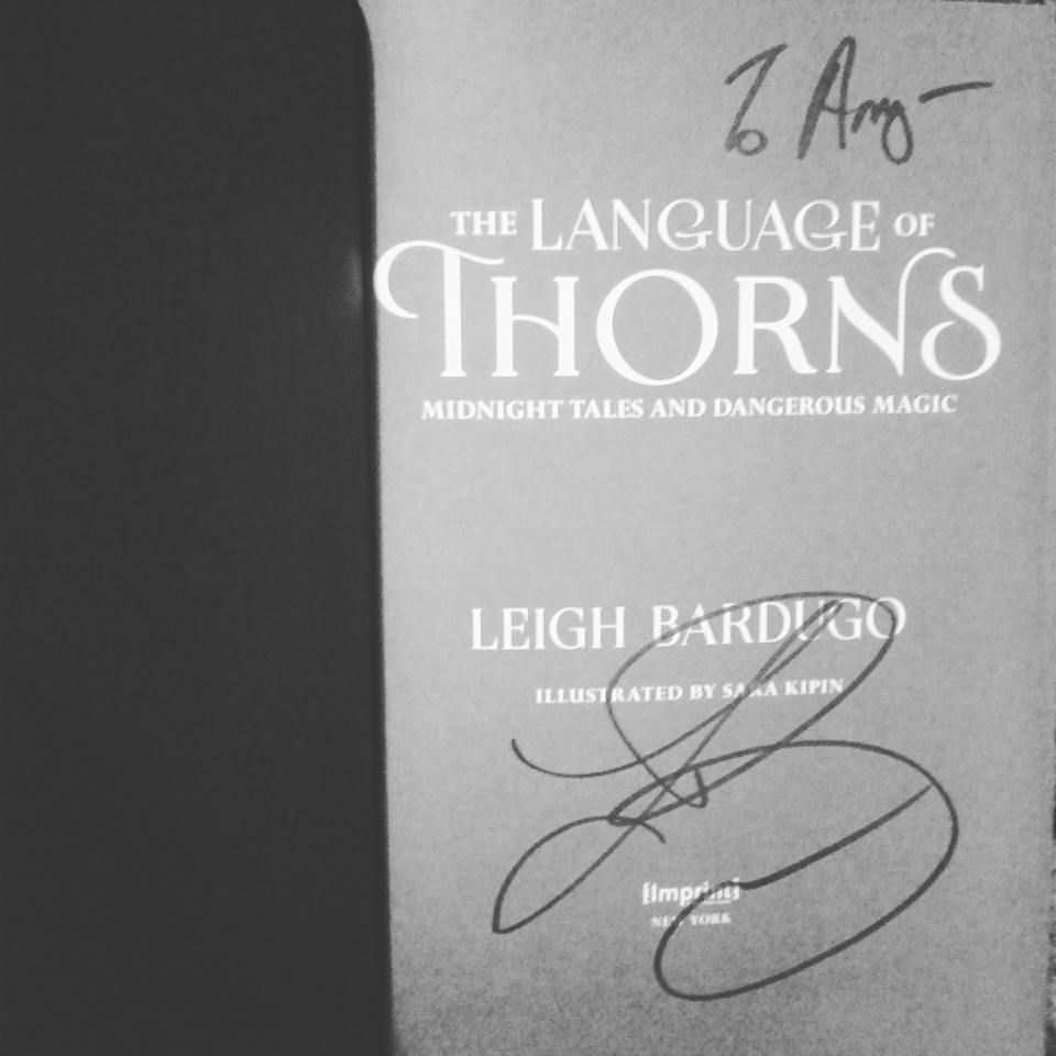 _AlpacaAmy_'s tweet photo. 😍 #languageofthorns #books #leighbardugo https://t.co/weDxb98NF1
