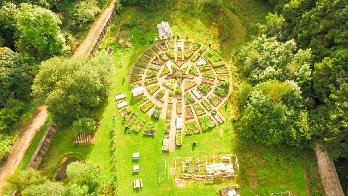 Asslossgarden2's tweet photo. View of  the  garden  from above  on a  very  sunny  day thanks  to @howardfarm @SlowFoodWScot ..do come and  visit us https://t.co/vcoFPHQ3xD