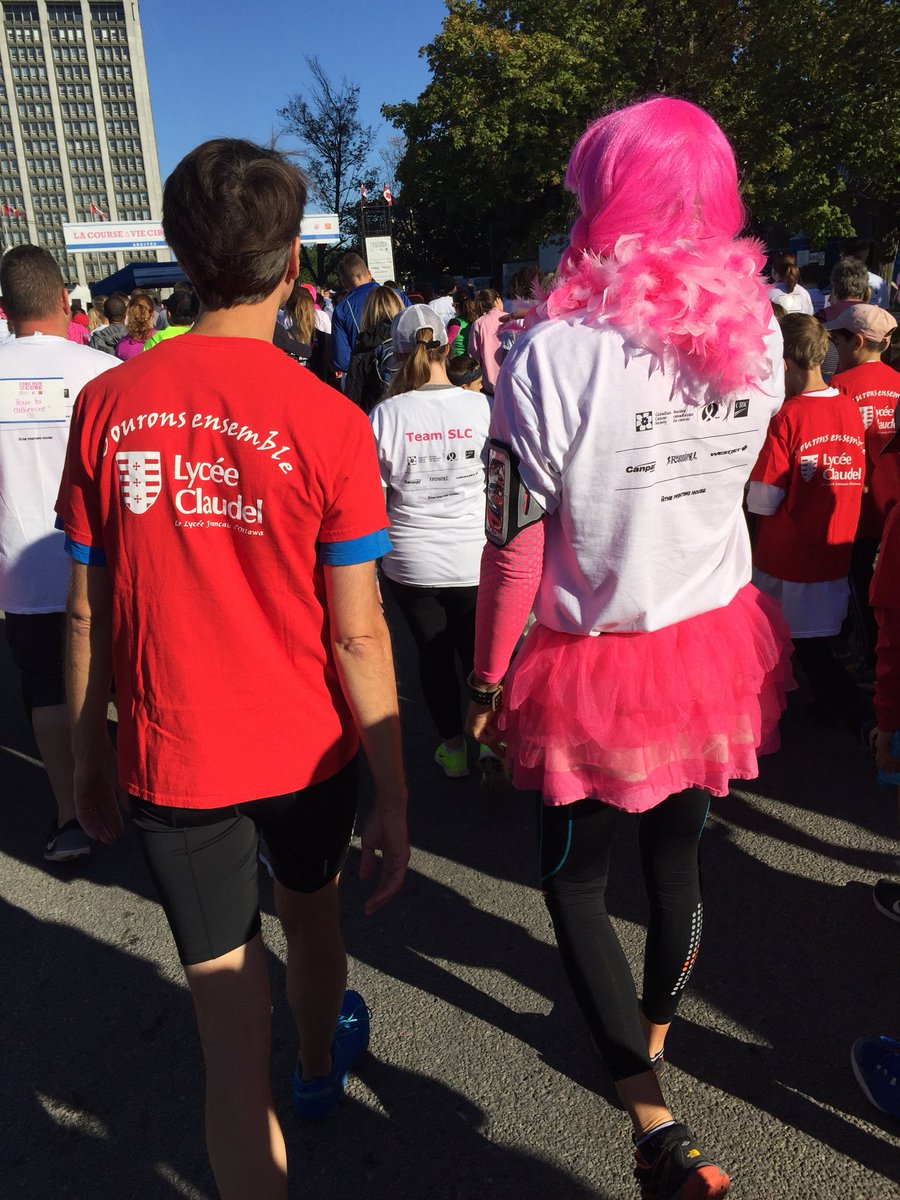 Cm2bClaudel's tweet photo. #runforthecure #courseàlavie @cibc #5k avec @cm2_rouge @cm2_vert @lyceeclaudel @aefeinfo @unss https://t.co/Lb9QQQgXYJ