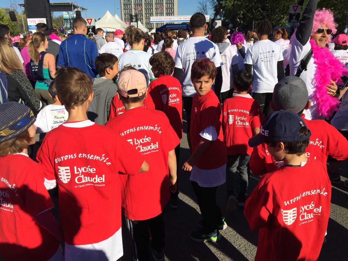 Cm2bClaudel's tweet photo. #runforthecure #courseàlavie @cibc #5k avec @cm2_rouge @cm2_vert @lyceeclaudel @aefeinfo @unss https://t.co/Lb9QQQgXYJ